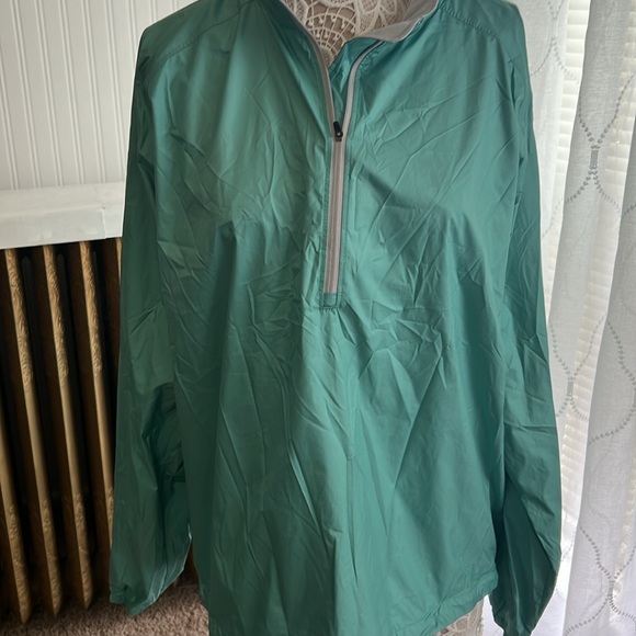 Fantastic lightweight 3/4 zip. Never worn, just folded up in a drawer. 🙄 - Picture 2 of 3